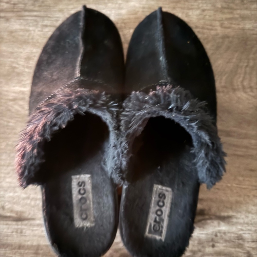 CROCS Black Fuzzy Slip-Ons